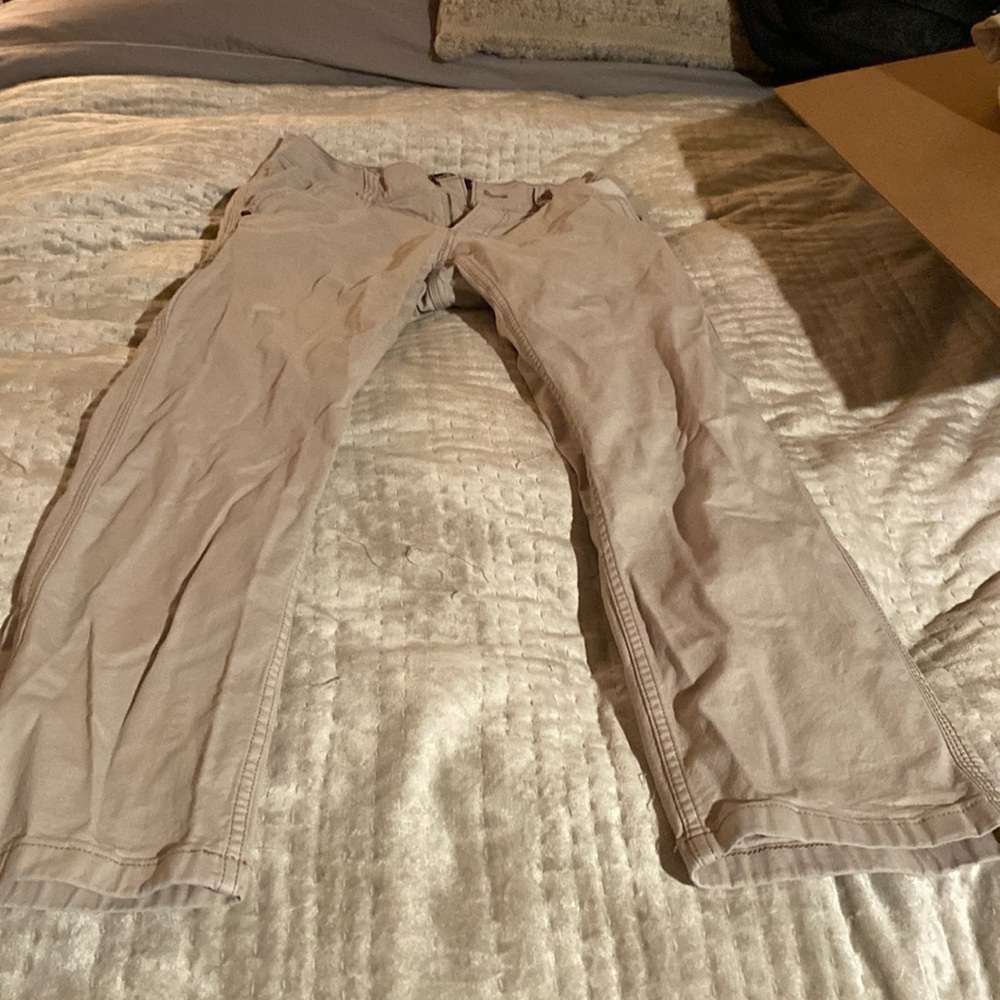 hollister carpenter jeans! beige color